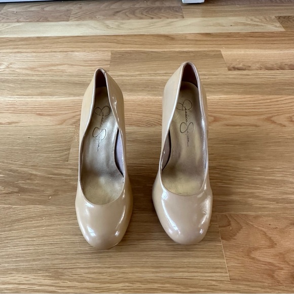 Jessica Simpson Nude Pump - Picture 2 of 8
